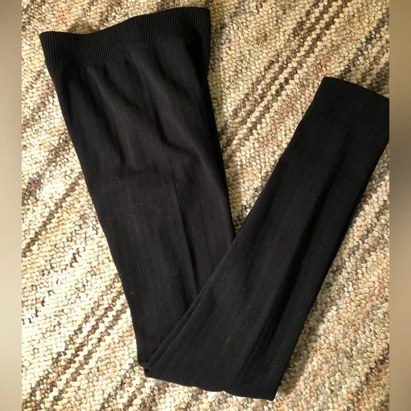 Black leggings. Nice ribbing. Size M/L. - Picture 1 of 4